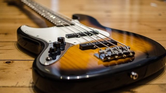 Electric base guitar